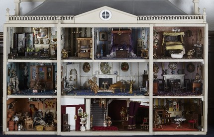 Hoghton tower-Dolls-2