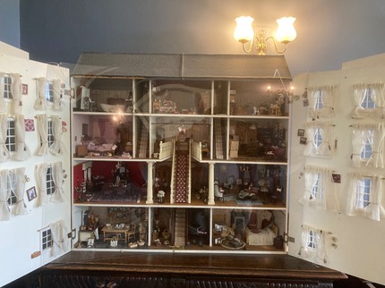 Middleton Hall Dolls House